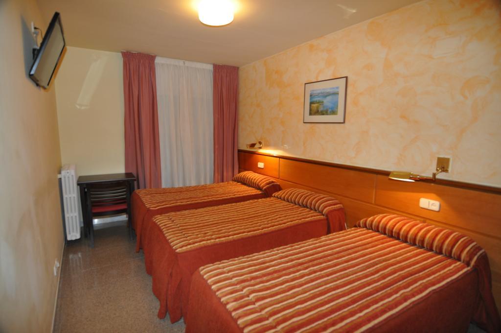 Hotel Sole Pobla de Segur Bilik gambar