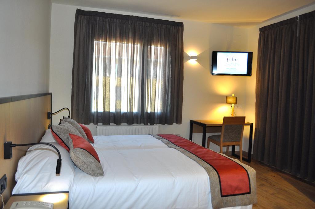 Hotel Sole Pobla de Segur Bilik gambar