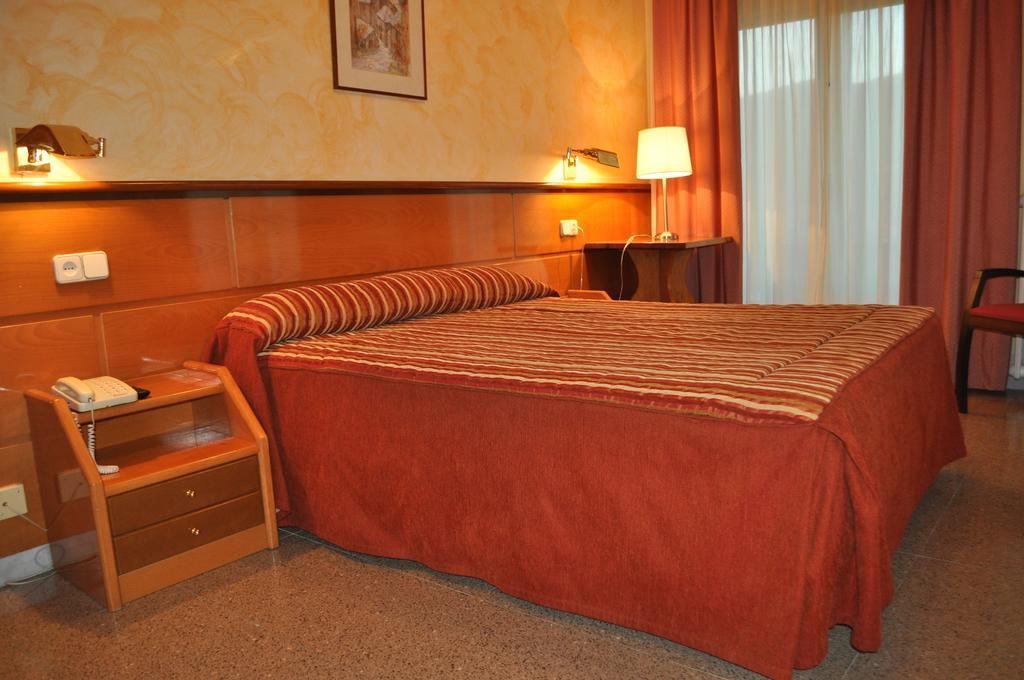 Hotel Sole Pobla de Segur Bilik gambar