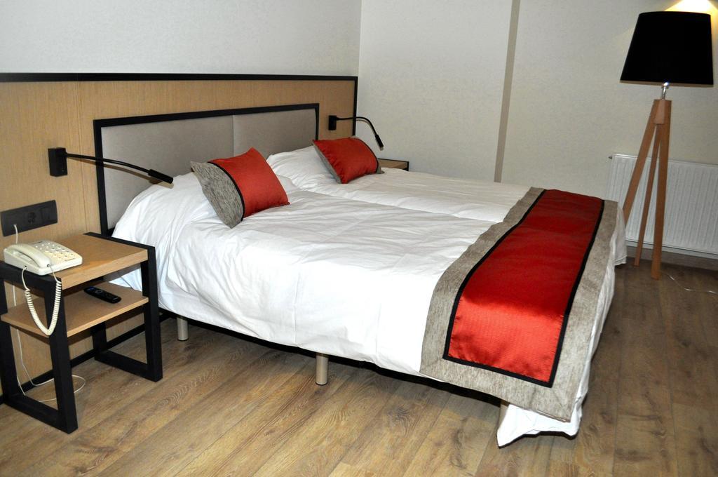 Hotel Sole Pobla de Segur Bilik gambar